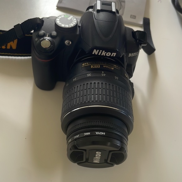 Nikon DSLR D3000 Camera - Picture 8 of 9